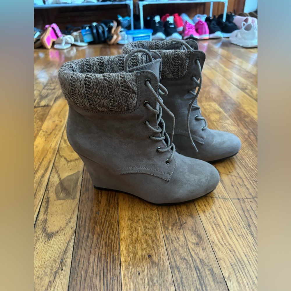 Wedge boots